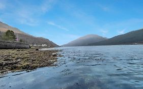 Cheerful Stays: 4 Bedroom Cottage In Arrochar